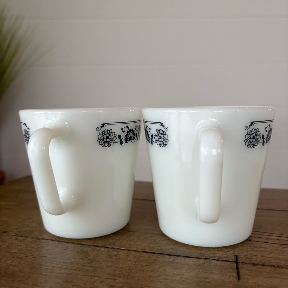Vintage Pyrex Old Town Blue Onion White Milk Glass Mugs Set of 2 - Picture 3 of 14